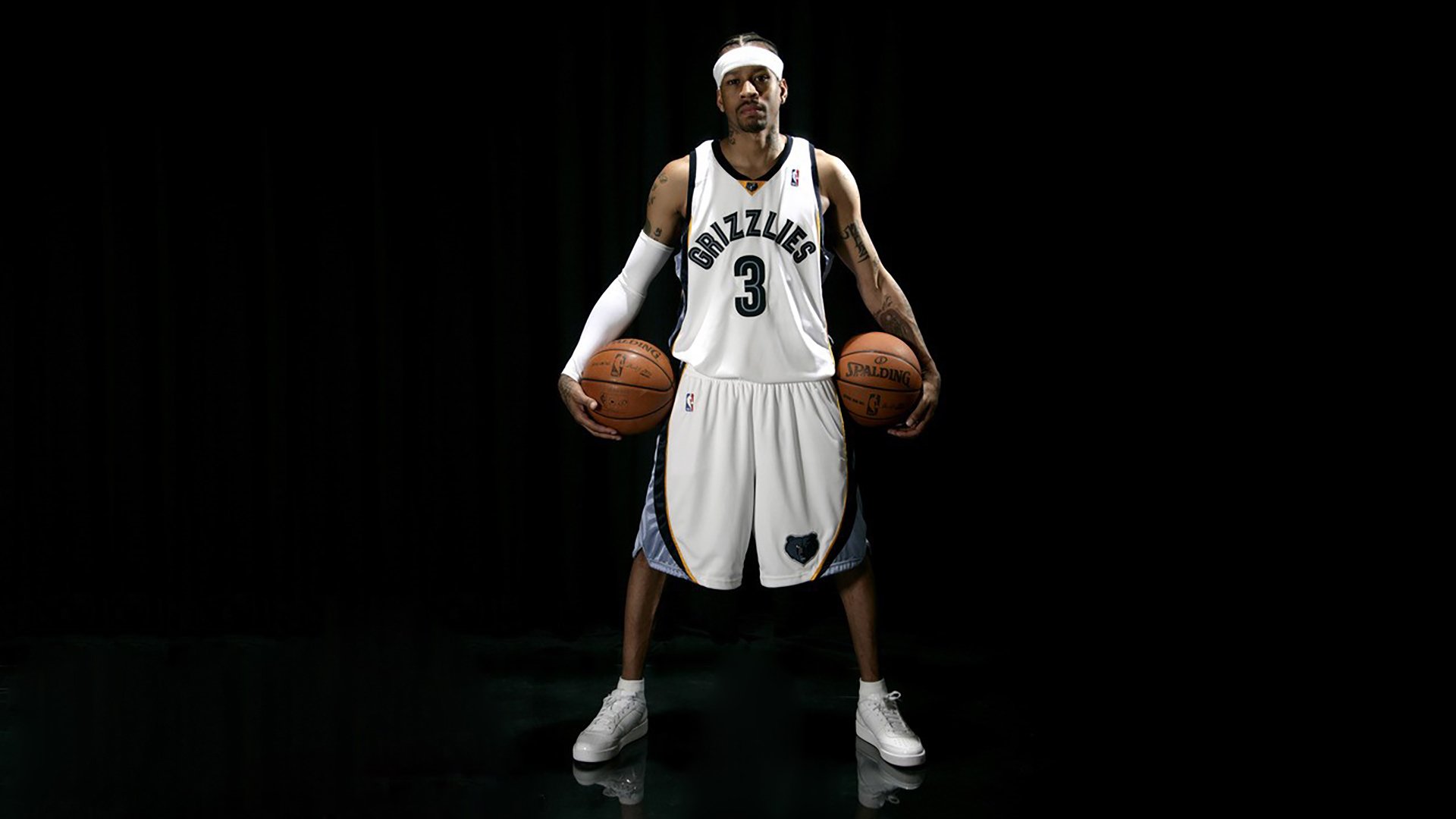 世界杯：球场外AI志愿者提供多语种指引 语音识别能力获赞