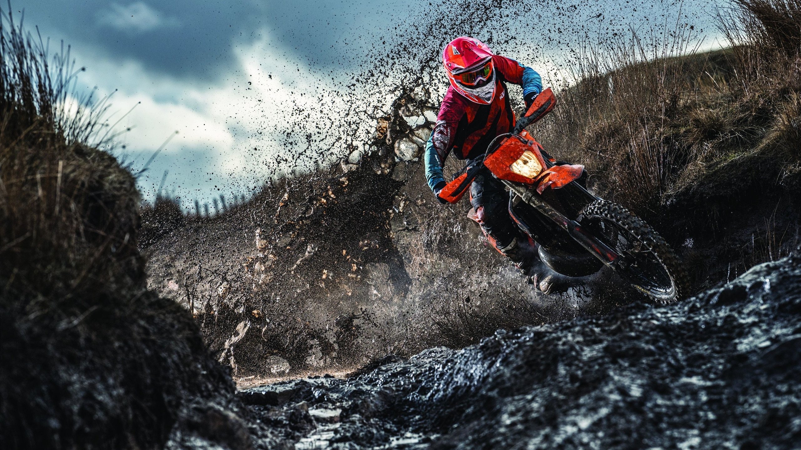 欧冠新赛季：曼联末轮靠伤停补时进球跌跌撞撞进欧联区 引来全网调侃